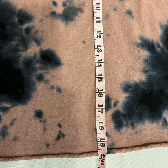 Cotton long sleeve, crop top by buzz size large colors, blue, and Taupe - Picture 5 of 9